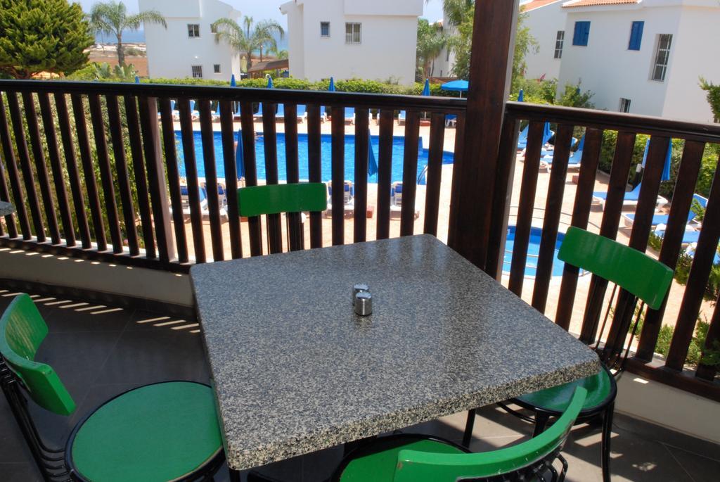 Maistros Hotel Apartments Protaras Exterior foto