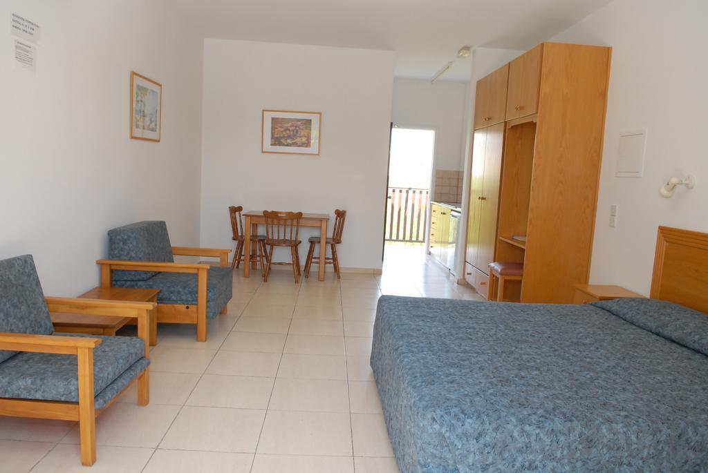 Maistros Hotel Apartments Protaras Habitación foto