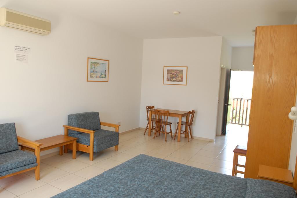 Maistros Hotel Apartments Protaras Habitación foto