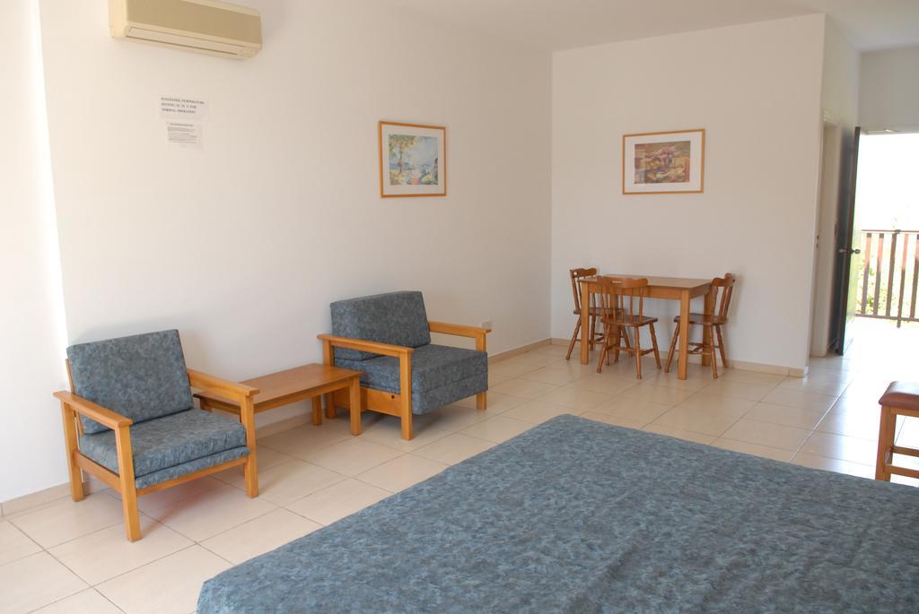 Maistros Hotel Apartments Protaras Habitación foto