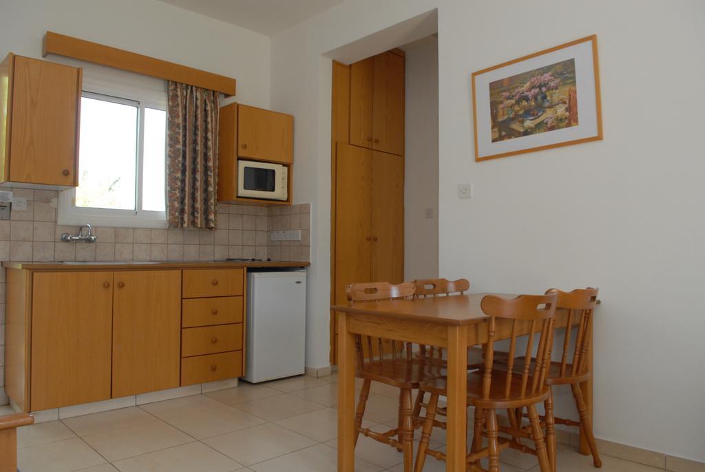 Maistros Hotel Apartments Protaras Habitación foto