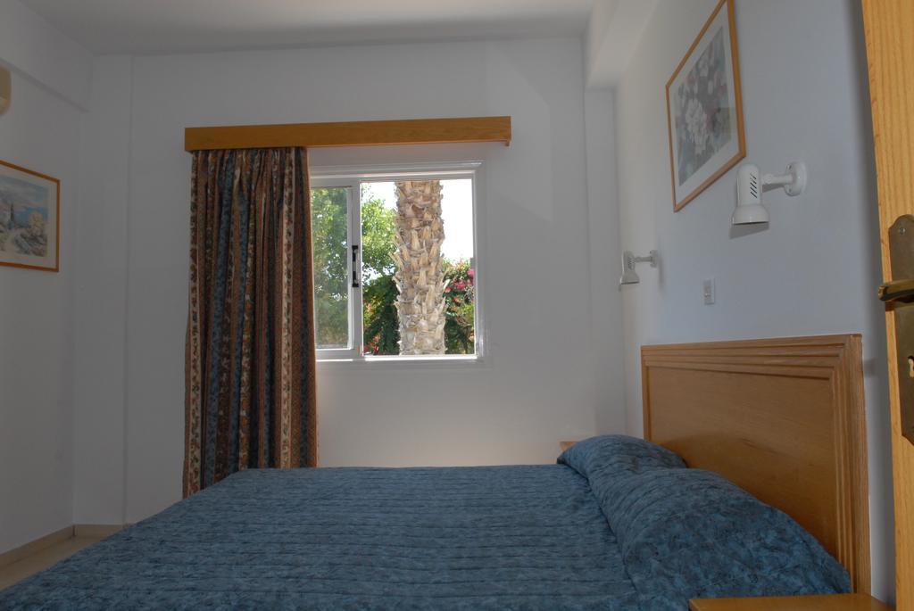 Maistros Hotel Apartments Protaras Habitación foto
