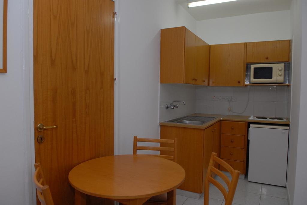Maistros Hotel Apartments Protaras Habitación foto