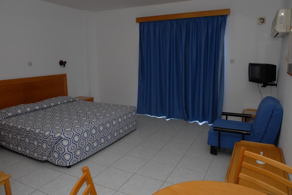 Maistros Hotel Apartments Protaras Habitación foto