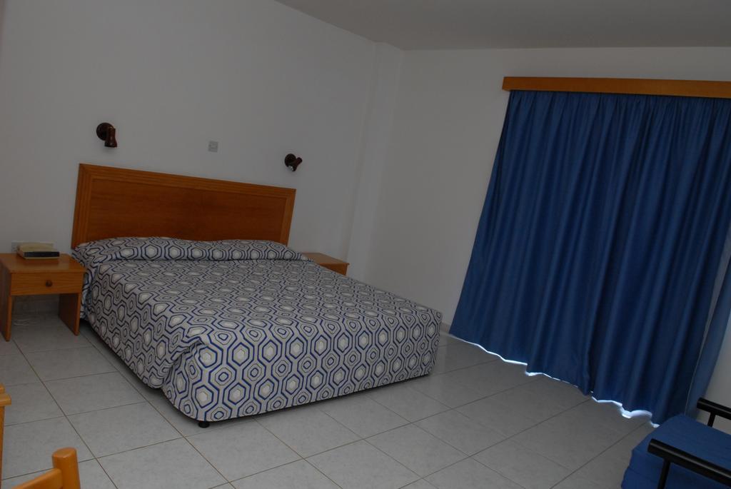 Maistros Hotel Apartments Protaras Habitación foto